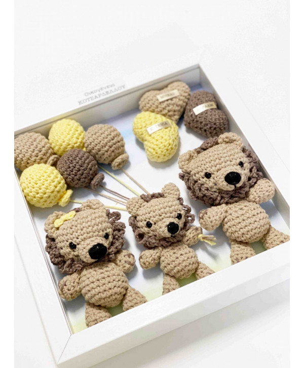Crochet family frame κίτρινο-καφέ λιονταράκια/ 3 μέλη Crochet family frame κίτρινο-καφέ λιονταράκια/ 3 μέλη