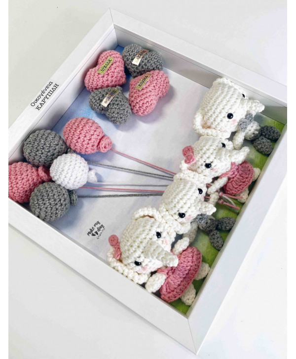 Crochet family frame γκρι-ροζ ελεφαντάκια/ 4 μέλη Crochet family frame γκρι-ροζ ελεφαντάκια/ 4 μέλη