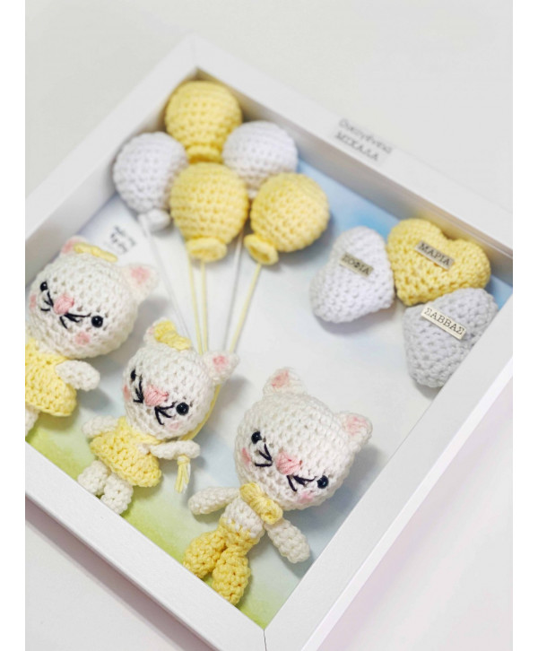 Crochet family frame κίτρινα-λευκά γατάκια/ 3 μέλη Crochet family frame κίτρινα-λευκά γατάκια/ 3 μέλη