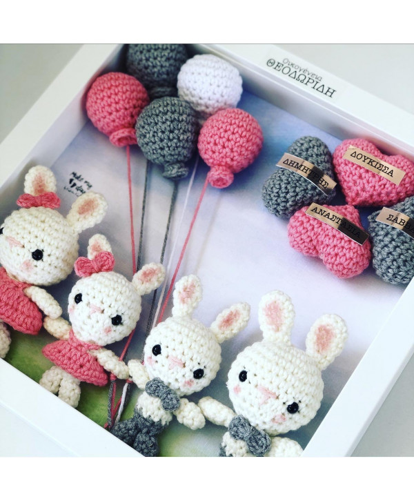 Crochet family frame γκρι-ροζ λαγουδάκια/ 4 μέλη Crochet family frame γκρι-ροζ λαγουδάκια/ 4 μέλη