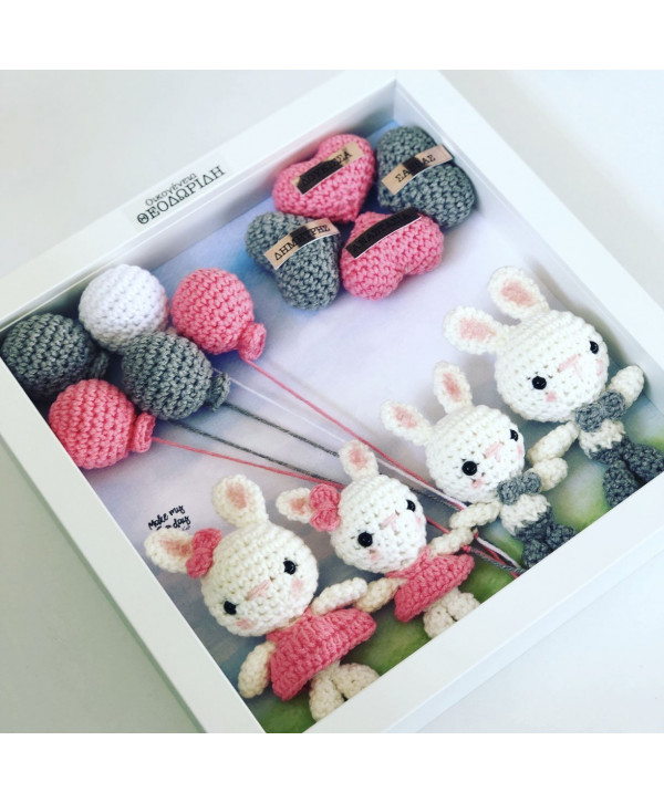Crochet family frame γκρι-ροζ λαγουδάκια/ 4 μέλη Crochet family frame γκρι-ροζ λαγουδάκια/ 4 μέλη