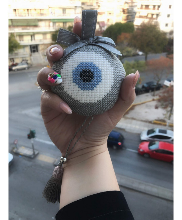 Κεντημένο ματάκι γούρι με φούντα Κεντημένο ματάκι γούρι με φούντα
